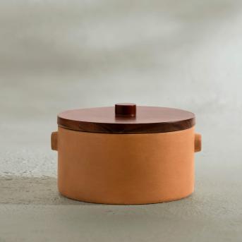 Brown Knurl Terracotta Curd Setter with Wooden Lid