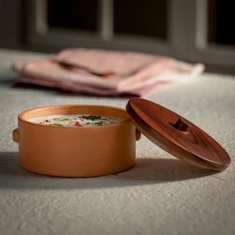 Brown Knurl Terracotta Curd Setter with Wooden Lid