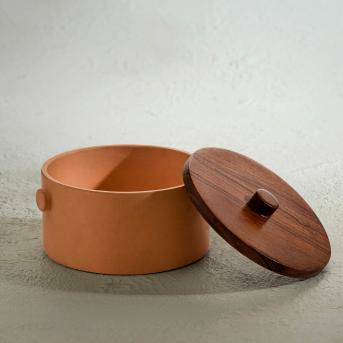 Brown Knurl Terracotta Curd Setter with Wooden Lid